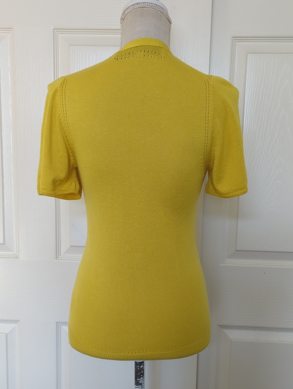 Lela Rose Silk And Cashmere Yellow V-Neck Short Sleeve Knit Top - Picture 5 of 7